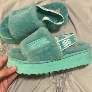 UGG PLATFORM DISCO SLIDES